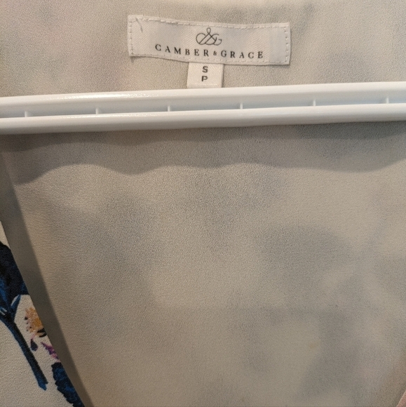 Set of  2 Reitmans floral blouses - Picture 3 of 11